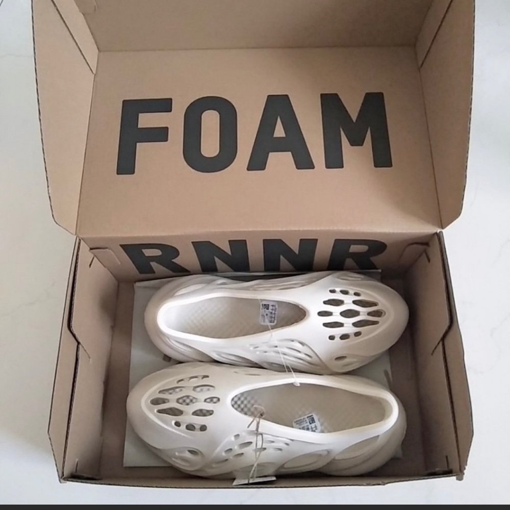 RNNR Foam Runners